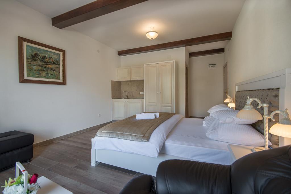 Apartments Marija Risan Rom bilde