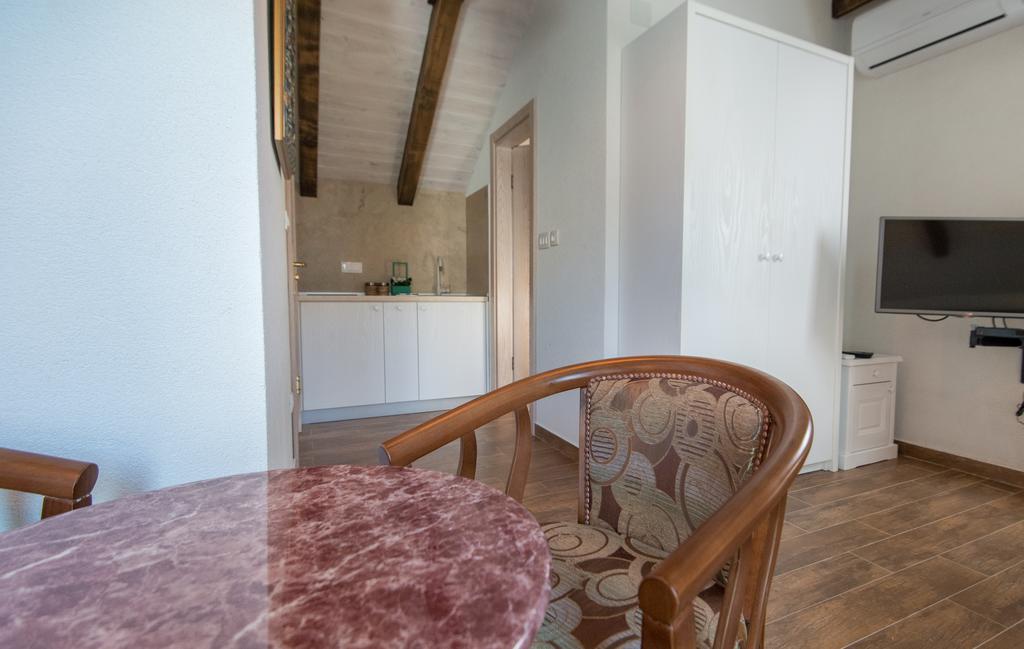 Apartments Marija Risan Rom bilde